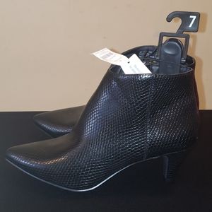 Low heel booties